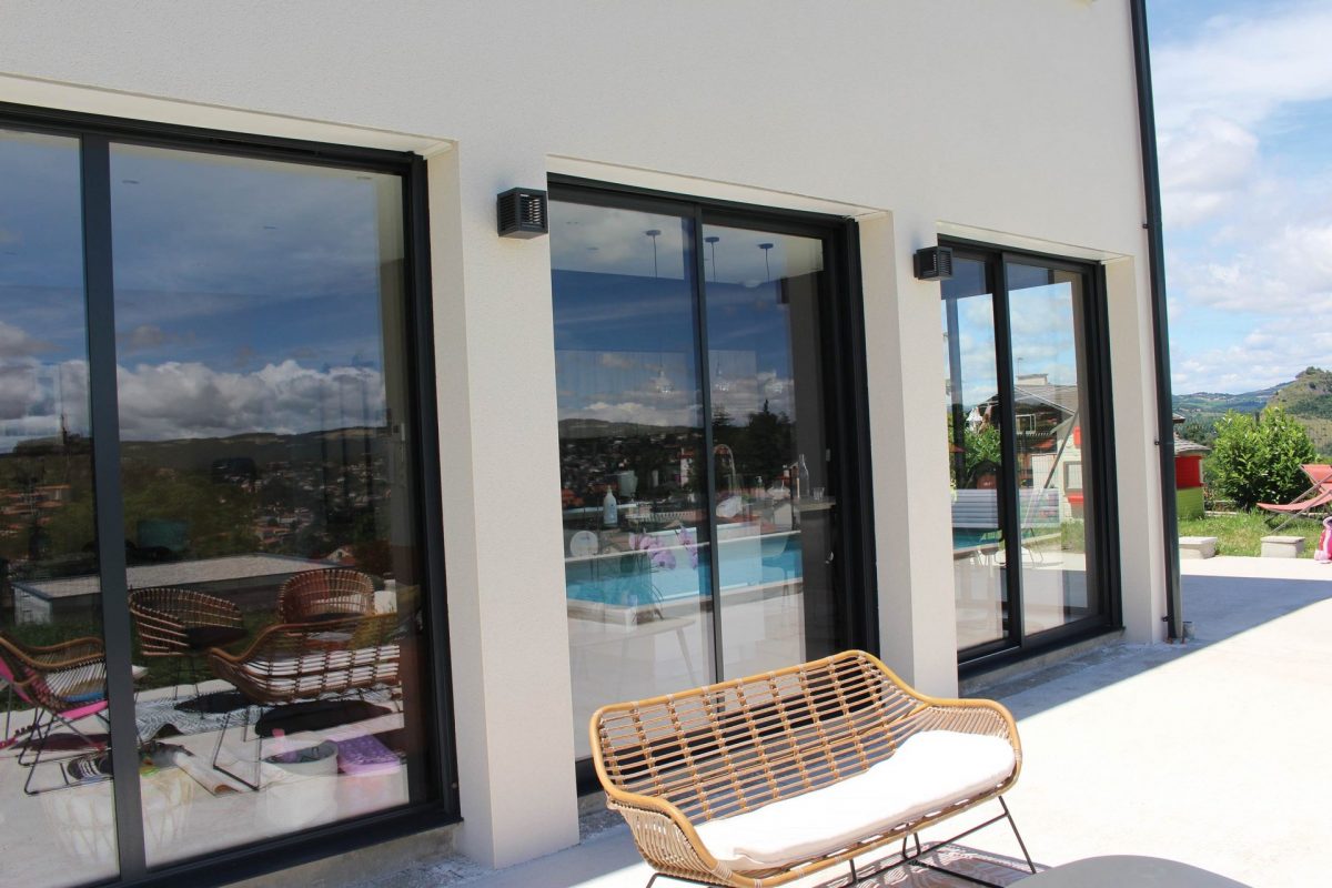 baie coulissante vitrée aluminium