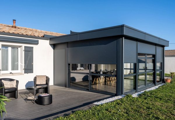 Comment rafraîchir sa véranda en été ?