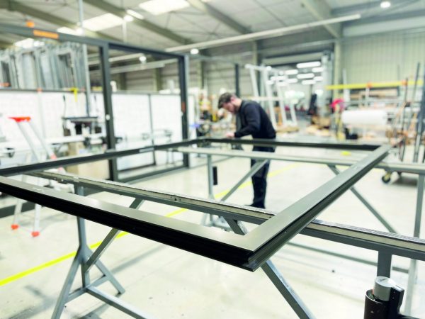 Épisode 2 : L’Odyssée de l’Innovation chez GAUTHIER menuiserie – Embrassant le PVC et l’Aluminium