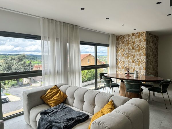 REALISATION – Une métamorphose éblouissante d’une maison des années 70 !